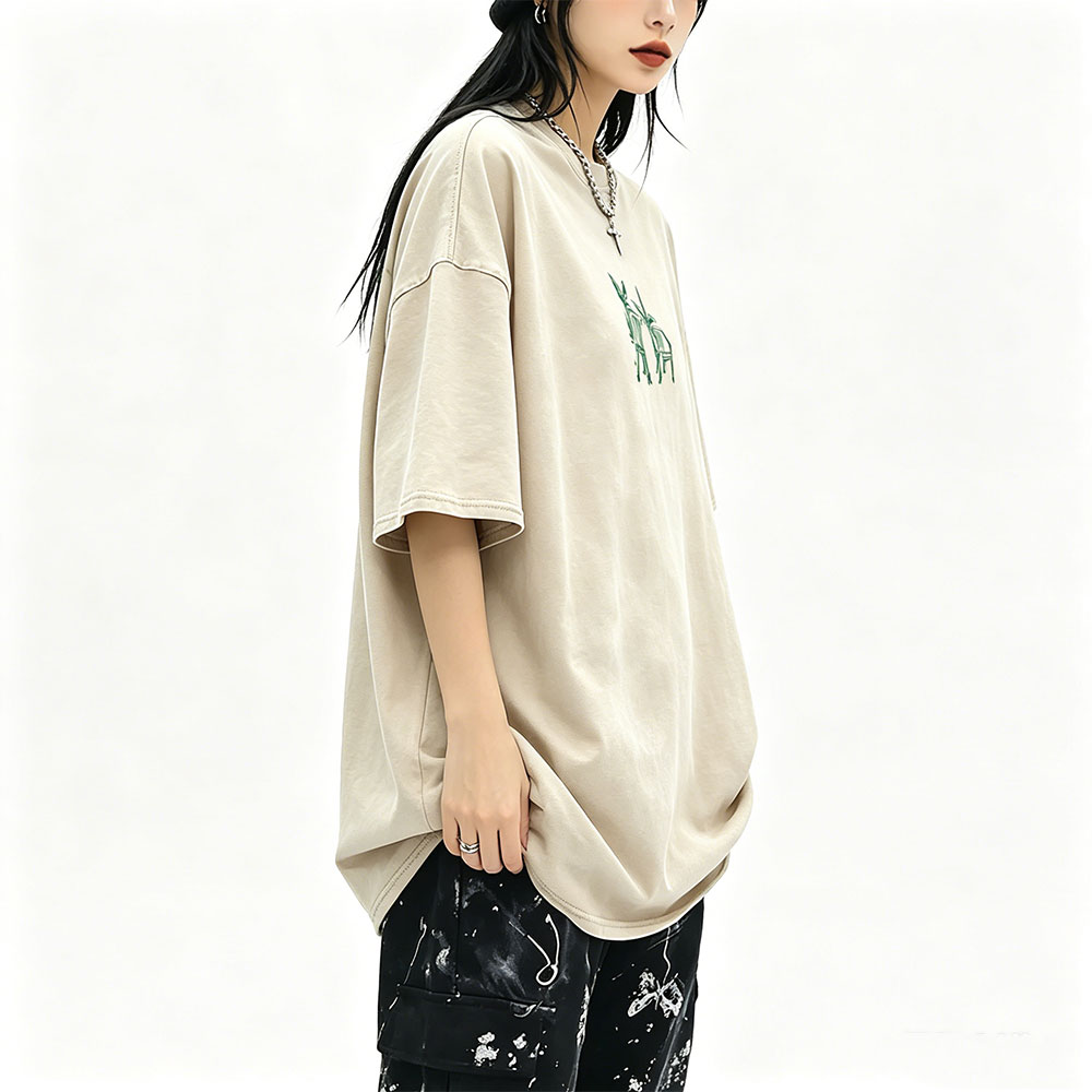 Foto Street Fashion - ウォッシュドヴィンテージ ラッパー バッドバニー Tシャツ デビ・ティラール・マス・フォトス DTMF